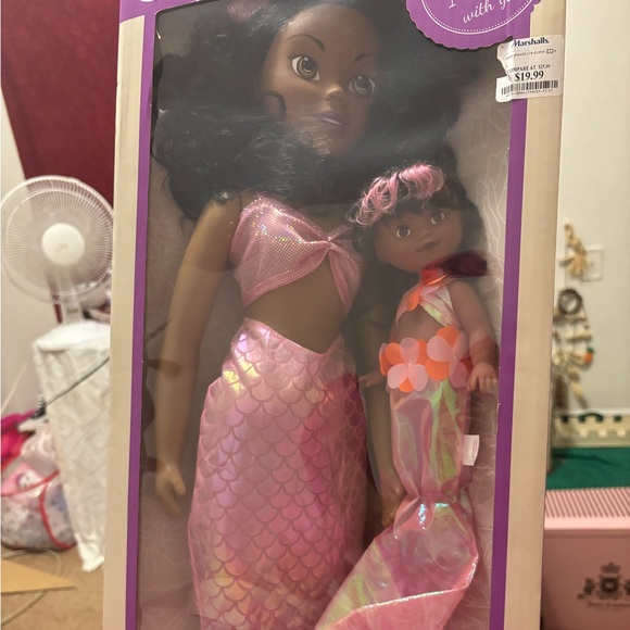 Selling brand new doll that hasn’t been open - Picture 3 of 5